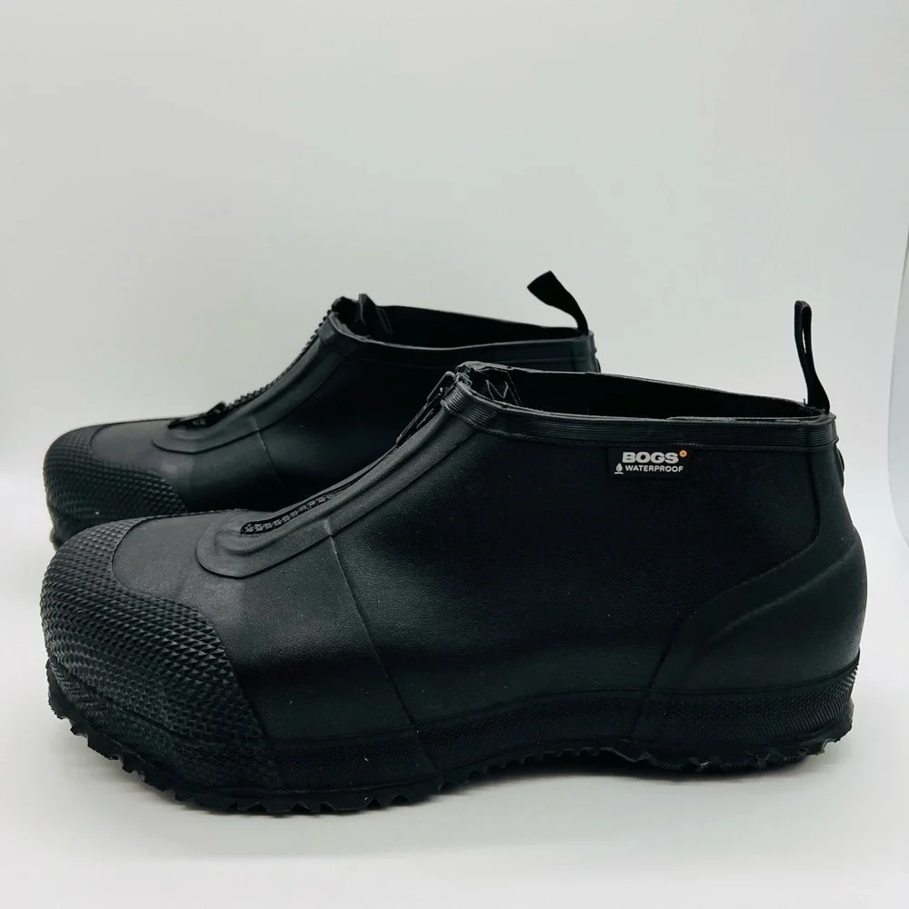 BOGS UNISEX ZIPPERED BLACK OVERSHOE SIZE 10 WATERPROOF COMPOSITE TOE NWOT
